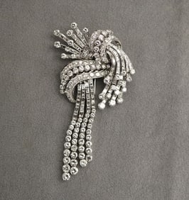 1930S HAND-CRAFTED PLATINUM AND DIAMOND ARTICULATED SPRAY PIN.
