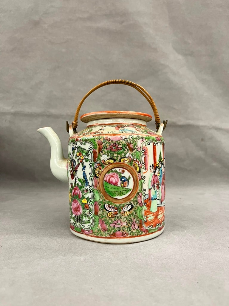 CHINESE WOVEN OVAL PICNIC BASKET WITH FITTED INTERIOR CONTAINING ROSE MEDALLION PORCELAIN (1 of 11)