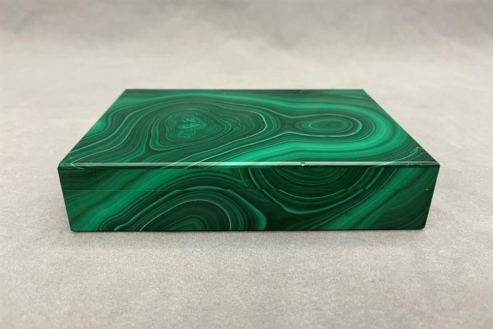 MALACHITE HINGED-TOP RECTANGULAR CIGARETTE BOX. - 4 1/2 in x 6 5/8 in. (1 of 10)