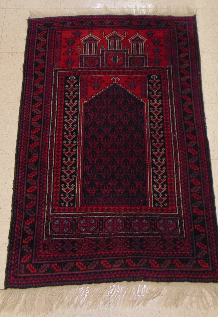 PAKISTANI PRAYER RUG, - App. 3 f.t x 4 ft. 7 in.: PAKISTANI PRAYER RUG. - App. 3 f.t x 4 ft. 7 in.