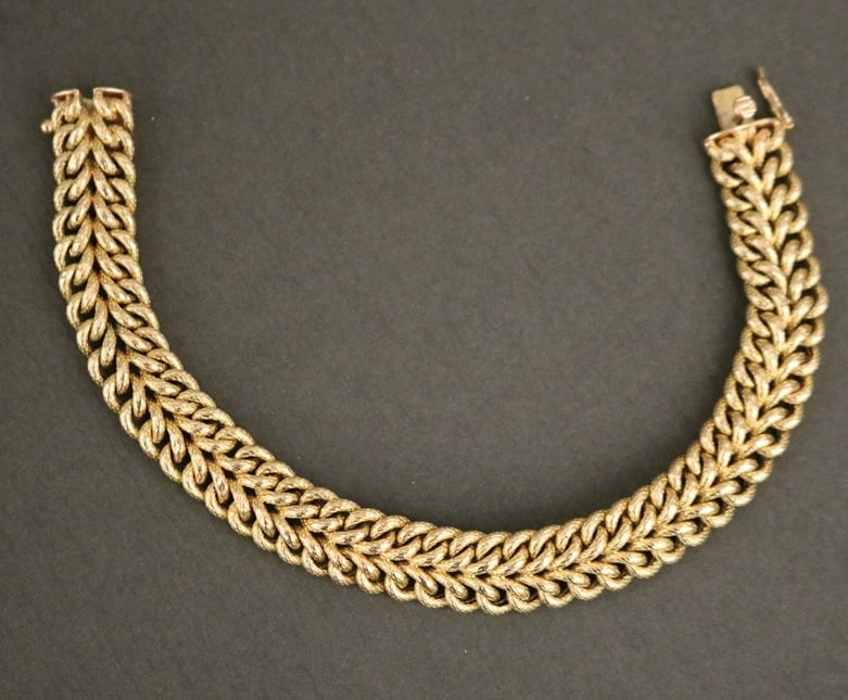 18K (750) TEXTURED YELLOW GOLD DOUBLE-ROW CHAIN LINK FLEXIBLE BRACELET . - L: 7 1/2 in. W: 3/8 in. (1 of 18)