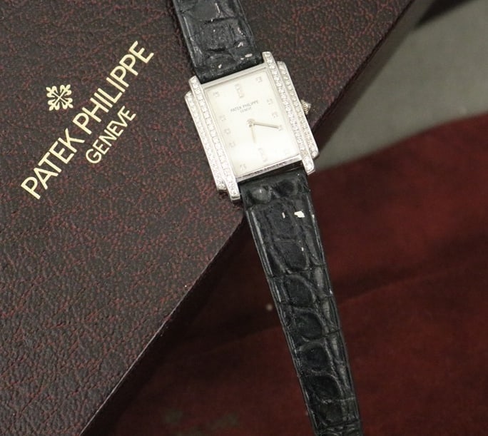 LADY'S VINTAGE PATEK PHILIPPE 18K WHITE GOLD AND DIAMOND "GONDOLO" WRISTWATCH, (1 of 20)