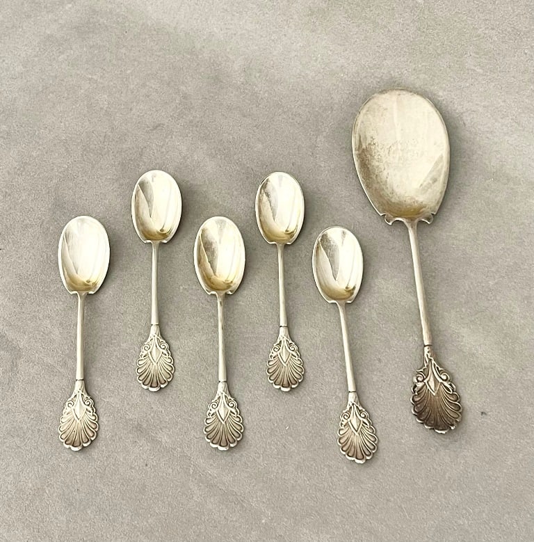 1860S GORHAM CO. STERLING SILVER DESSERT SERVING SPOON WITH INDIVIDUAL DESSERT SPOONS. (1 of 8)
