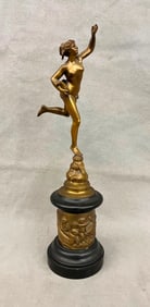 GRAND TOUR BRONZE SCULPTURE, RUNNER ON BREATHE OF A PUTTI, Early 20th century. - Height: 15 inches.