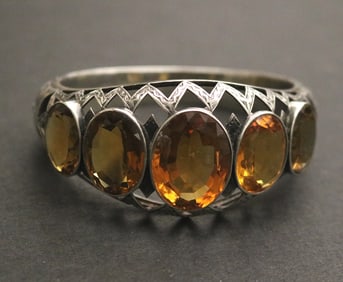 EARLY 20TH CENTURY SILVER AND CITRINE HINGED OVAL CUFF BRACELET. - Gross wt: 1 oz. 12 dwt.