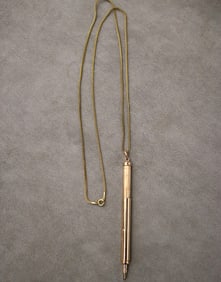 14K YELLOW GOLD TELESCOPING MECHANICAL PENCIL SUSPENDED ON GOLD-PLATED CHAIN, early 20th century.