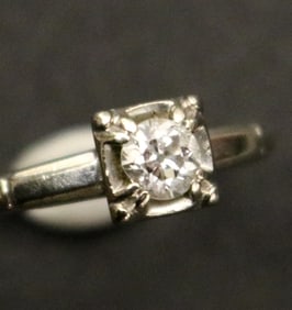 14K WHITE GOLD AND DIAMOND ENGAGEMENT TYPE RING.
