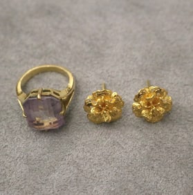 18K YELLOW GOLD AND AMETHYST RING AND PAIR CHINESE HIGH-KARAT YELLOW GOLD FLOWERHEAD DESIGN