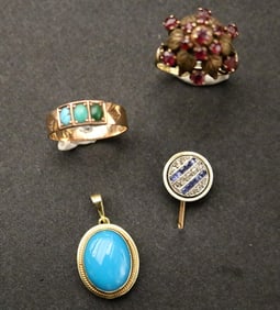 FOUR ITEMS VINTAGE YELLOW GOLD AND GEMSTONE JEWELRY.