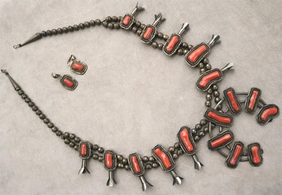 SOUTHWEST AMERICAN INDIAN SILVER AND RED CORAL SQUASH BLOSSOM NECKLACE WITH PAIR DANGLE EARRINGS. -