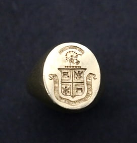 GENTLEMAN'S 14K YELLOW GOLD INTAGLIO WT ARMORIAL CREST/SEAL RING.