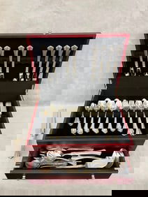 67-PIECE SERVICE REED & BARTON CO. "EIGHTEENTH CENTURY" PATTERN STERLING SILVER FLATWARE. -