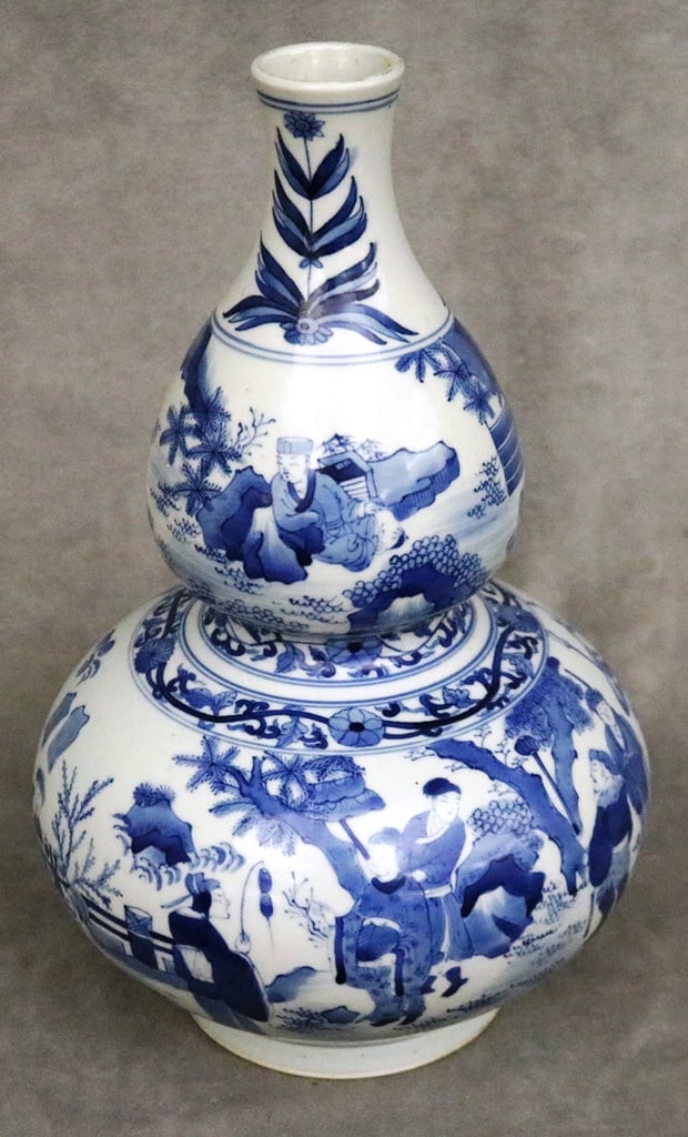 CHINESE BLUE AND WHITE FIGURAL AND LANDSCAPE DECORATED DOUBLE-GOURD FORM VASE. (1 of 20)