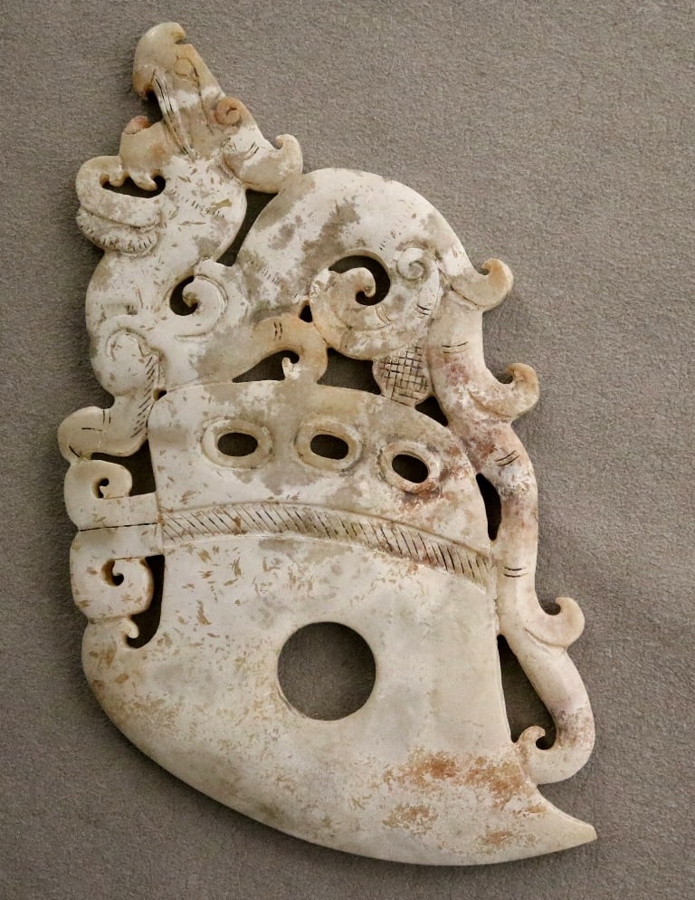 CHINESE HAN DYNASTY CALCIFIED JADE AXE. (1 of 20)