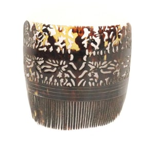 INDONESIAN EAST SUMBA ISLAND CARVED UWARA TURTLE SHELL ORNAMENTAL COMB, Early to mid 20th century. -