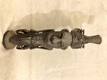 PAPUA NEW GUINEA PADDLE TOP WOOD FIGURE. - Height: 17 inches.