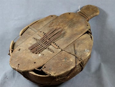 CENTRAL AFRICAN KALIMBA, Early-to-mid 20th century. - lenght: 18 inches; height: 7.5 inches.
