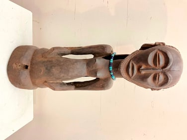 CONGOLESE BEMBE ANCESTOR STATUE. - Height: 22 inches.