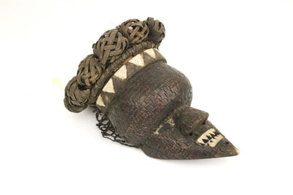 CONGOLESE SALAMPASU PEOPLES MUFUAMPO MASK, Mid 20th century. - height: 15 inches.