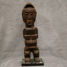 CONGOLESE TEKE FIGURE. - Height approximately: 20 1/2 inches.