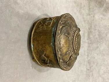 GHANIAN ASHANTI AKAN GROUP GOLD DUST DECORATED BOX. - Diameter: 7 inches, Height: 4.5 inches.