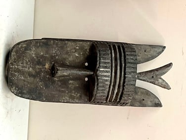 GUINEAN PORO SOCIETY TOMA ANGBAI MASK. - Height: 35 inches.