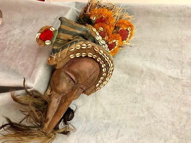 LIBERIAN DAN PEOPLE MASK. - Height approximately: 19 inches.