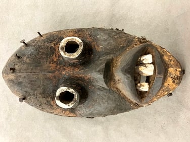 LIBERIAN DAN PEOPLE MASK. - Height: 10 inches.