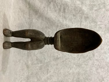 LIBERIAN DAN PEOPLES WUNKIRMIAN WAKEMIA FEASTING SPOON. - Height approximately: 22 inches.