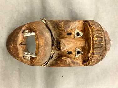 LIBERIAN DAN, WEE, KRAN, GUERRE GUERE MASK. - Height: 12 inches.