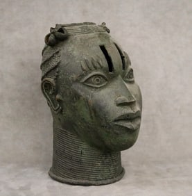NIGERIAN BENIN BRONZE HEAD OF KING OBA. - Height: 12 inches.