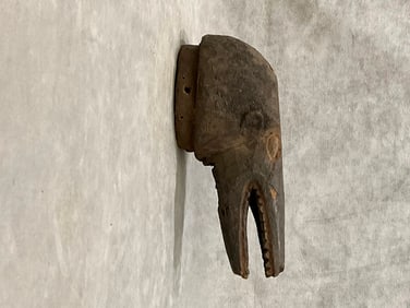 NIGERIAN EKOI PEOPLES STYLIZED CROCODILE HEAD MASK. - Length approximately: 11.5 inches.