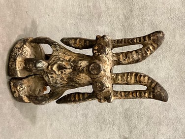 NIGERIAN IGBO PEOPLES SHRINE FIGURE IKENGA. - Height approximately: 7.5 inches.