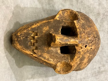 TANZANIAN ZIGUA OR MABWE PEOPLE WOODEN MASK. - Height approximately: 14 inches.