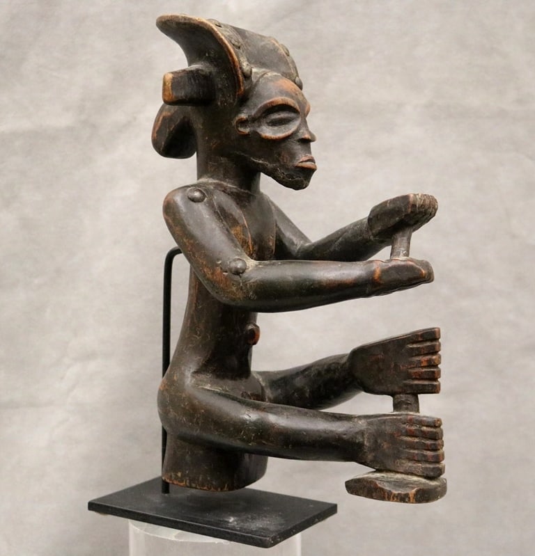 ANGOLAN CHOKWE COMMEMORATIVE FIGURE OF A CHIEF, - Height: 11 inches (including base). (1 of 12)