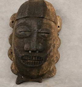 CONGOLESE BEMBE PEOPLE "ALUNGA" FACE MASK. - Height: 11 inches.