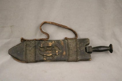 CONGOLESE KUBA CEREMONIAL IKULA SHORT SWORD. - Length: 22 inches.
