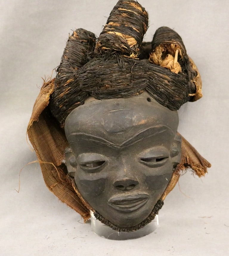 CONGOLESE PENDE MBUYA MASK. - Height: 10 / 12 inches. (1 of 8)