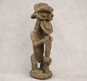 CONGOLESE WOODEN FIGURE. - Height: 16 inches.