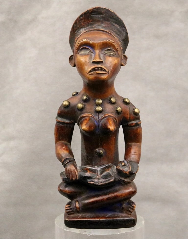 CONGOLESE YOMBE PHEMBA FEMALE NURSING CHILD. - Height: 10 inches. (1 of 15)