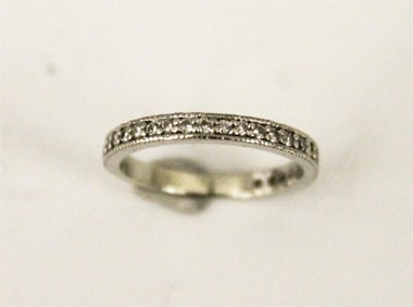 LADY'S 14K WHITE GOLD AND DIAMOND WEDDING BAND/GUARD RING. - Ring size: 5.
