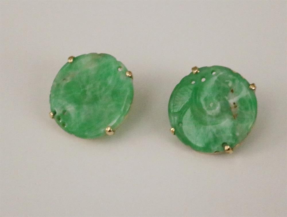 PAIR 14K YELLOW GOLD MOUNTED CHINESE CARVED AND PIERCED APPLE GREEN JADE DISCULAR EARRINGS, - D: 5/8: PAIR 14K YELLOW GOLD MOUNTED CHINESE CARVED AND PIERCED APPLE GREEN JADE DISCULAR EARRINGS. Clip backs. - D: 5/8 in.