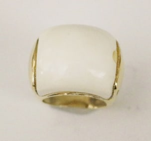 18K (750) BRIGHT-POLISHED YELLOW GOLD AND WHITE CORAL DOME RING, - Ring size: 5 1/2