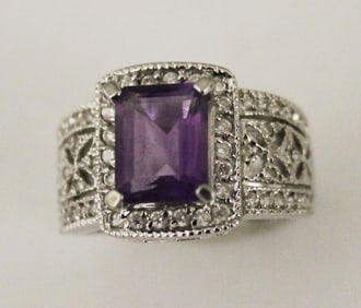 14K WHITE GOLD, WHITE TOPAZ AND AMETHYST RING. - Ring size: 6 1/2. Gross wt. 4 dwt.