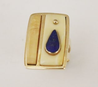 SIGNED "RS" ARTISAN-CRAFTED 14K YELLOW GOLD, LAPIS LAZULI AND BONE MODERN DESIGN RING. - Ring size:
