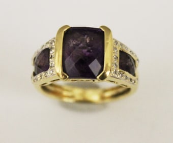 18K YELLOW GOLD, DIAMOND AND AMETHYST RING. - RIng size: 7.