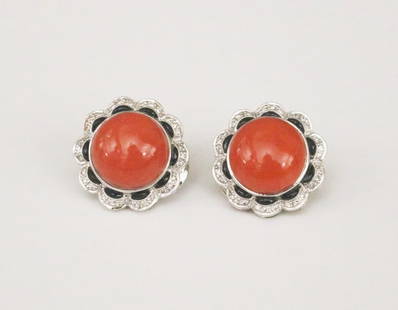 PAIR 18K WHITE GOLD, ORANGE CORAL, BLACK ONYX AND DIAMOND SCALLOPED BUTTON DESIGN, CLIP-BACK: PAIR 18K WHITE GOLD, ORANGE CORAL, BLACK ONYX AND DIAMOND SCALLOPED BUTTON DESIGN, CLIP-BACK EARRINGS.  Each earring has round orange coral cabochon bezel-set and surround by border of black onyx and