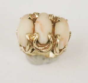 14K YELLOW GOLD AND WHITE CORAL RING, - Ring size: 5 1/2. Gross wt. 8 dwt