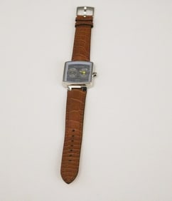 LOUIS VUITTON LV SPEEDY DUOJET GMT QUARTZ UNISEX WRISTWATCH WITH BROWN ALLIGATOR STRAP,
