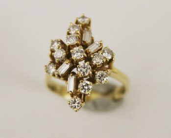 18K YELLOW GOLD AND DIAMOND CLUSTER RING